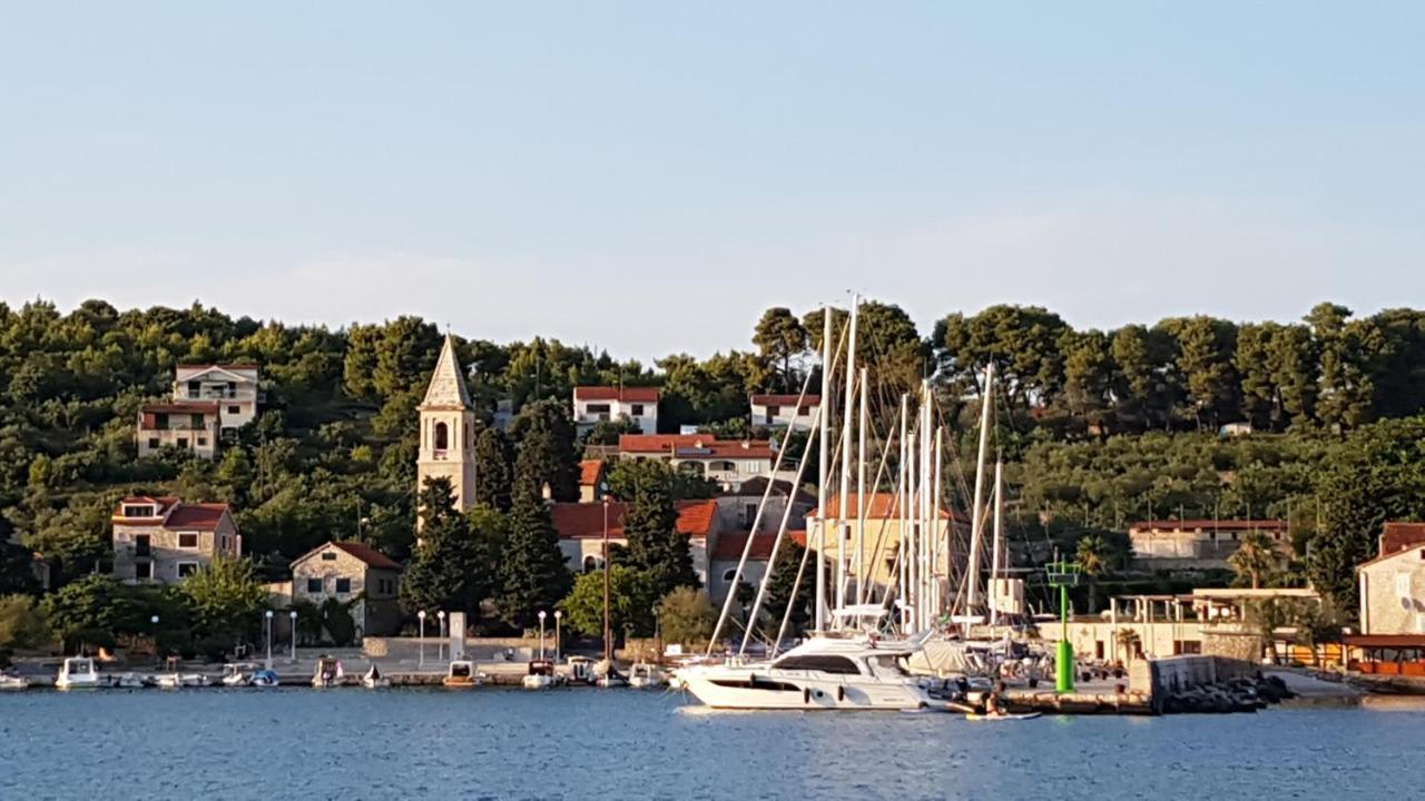 Apartmani Ela Prvić Luka المظهر الخارجي الصورة