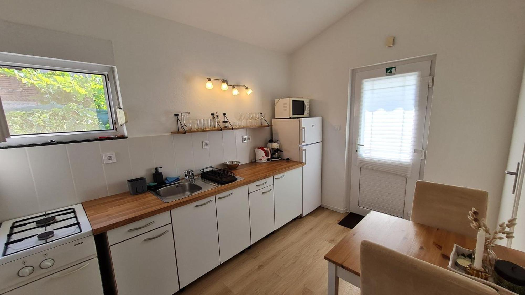 Apartmani Ela Prvić Luka المظهر الخارجي الصورة