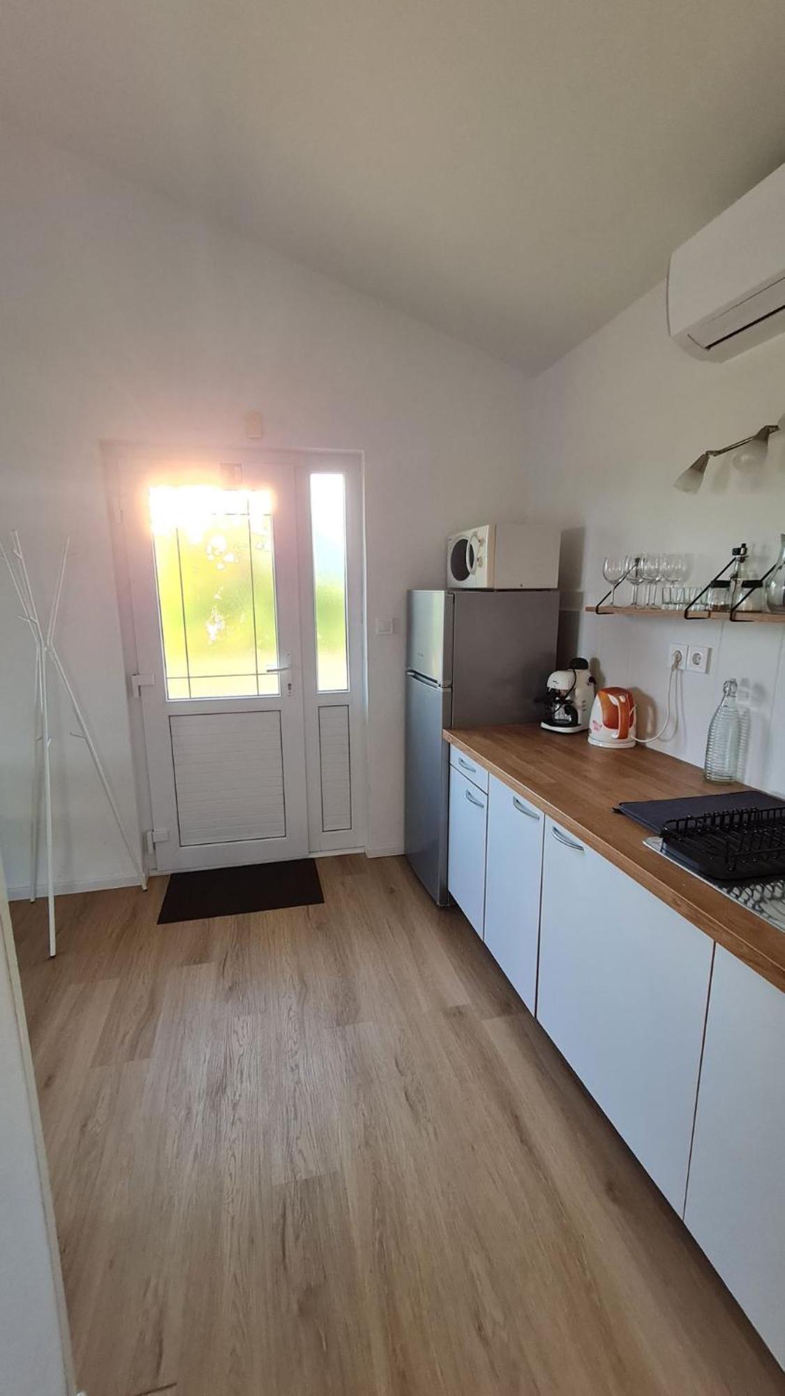 Apartmani Ela Prvić Luka المظهر الخارجي الصورة