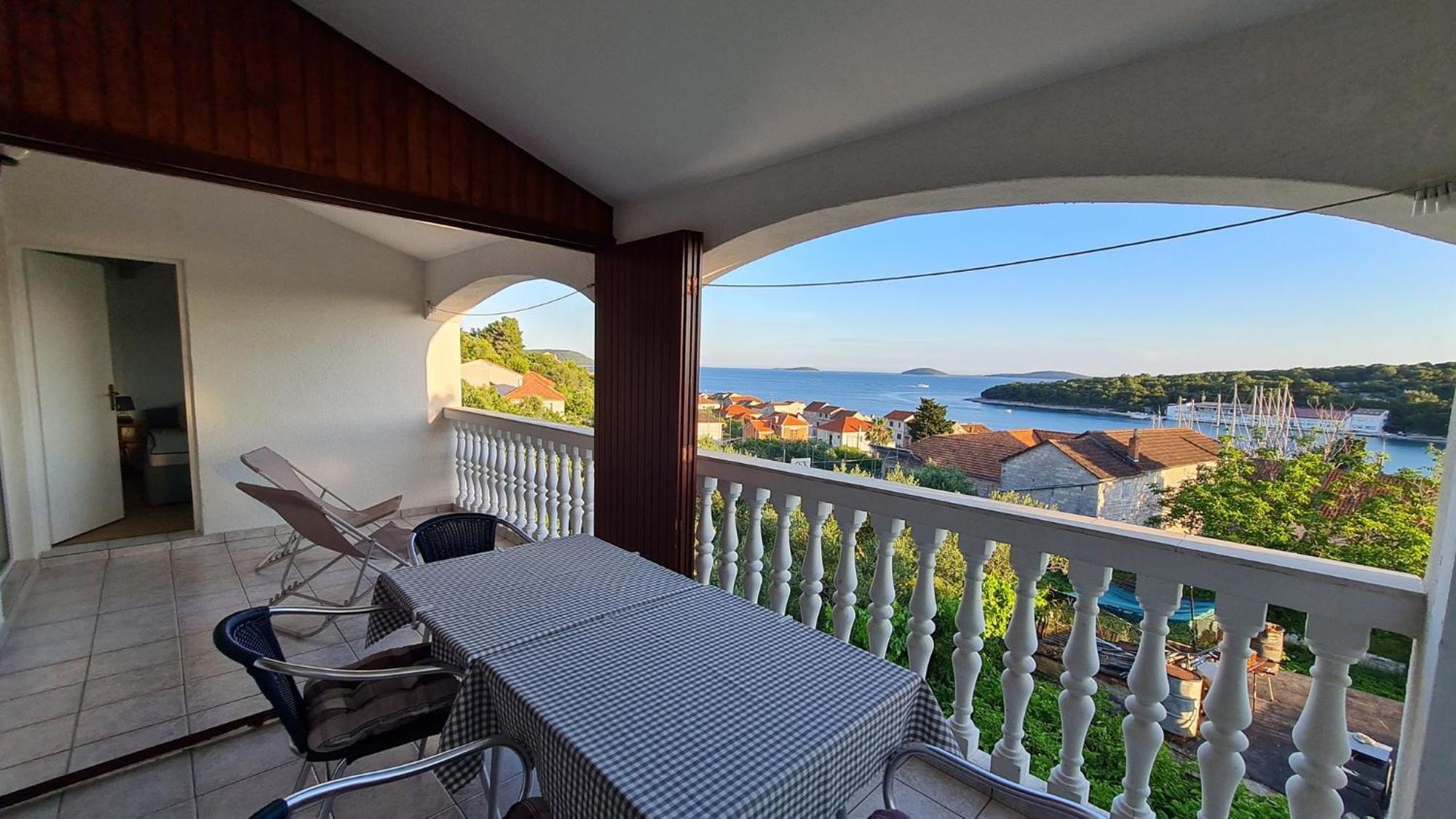 Apartmani Ela Prvić Luka المظهر الخارجي الصورة